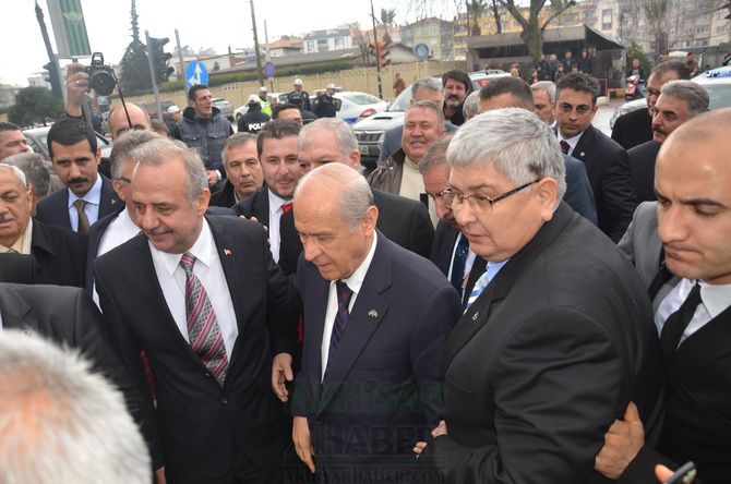 MHP LİDERi DEVLET BAHÇELİ AKHİSARLILAR İLE BULUŞTU